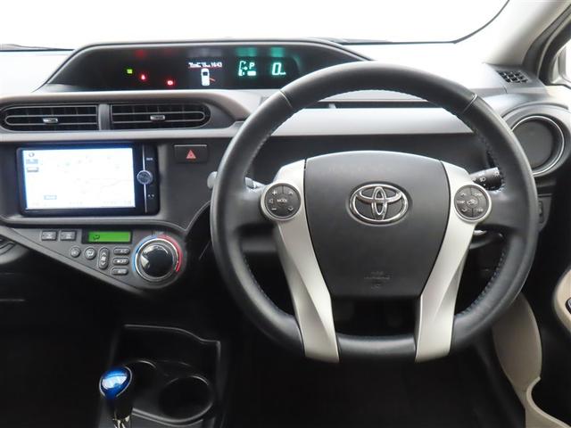 �X�^�C���b�V���ȃC���p�l����ł��I�^�]�̍ہA��ɖڂɂ��镔���́A�V�b�N�ɂ܂Ƃ߂��O���̗��Ȃ��f�U�C�����l�C�ł��I