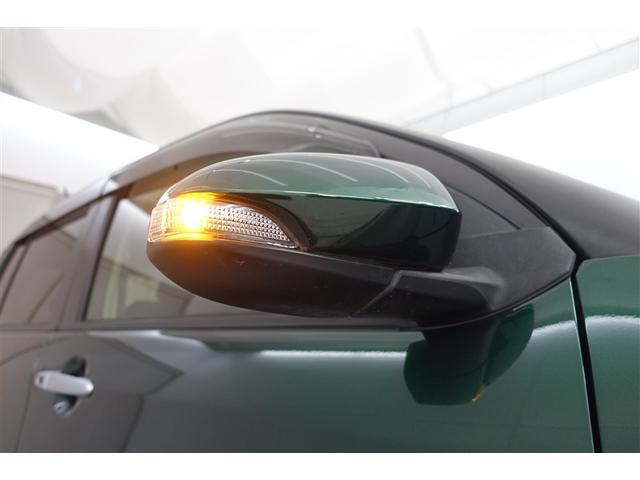 �T�C�h�^�[�������v�t���h�A�~���[�͉E���܎��ɂ܂��̃N���}����s�҂��王�F�����m�ۂ��܂��B