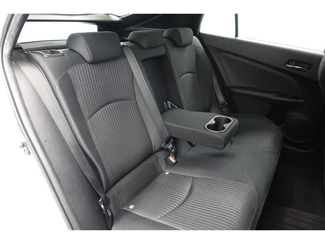 プリウス Ｓセーフティプラス　地デジフルセグ　アイドルストップ　セキュリティ　運転席エアバック　アクティブクルーズコントロール　点検記録簿　ＥＴＣ装備　ＬＥＤライト　Ｂモニター　ナビＴＶ　横滑り防止機能　リモコンキー　ＡＷ　ＰＷ（6枚目）