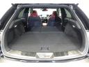 セカンドシートを倒した状態です。セカンドシートは独立可倒、荷物に合わせてラゲッジスペースをアレンジできます。