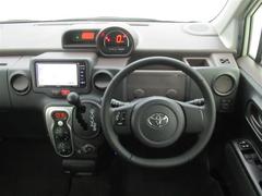 スタイリッシュなインパネ周りです！運転の際、常に目にする部分は、シックにまとめた飽きの来ないデザインが人気です！ 4
