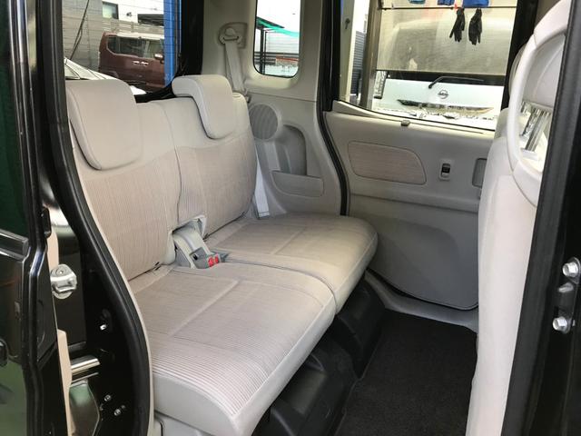 【後部座席で目立った汚れはございません】お子様やご家族の方が直接触れるところだからこそ、内装仕上げは特にこだわったおり、専用の機械とオゾン水を使って、時間をかけて仕上げております。ぜひご確認下さい！