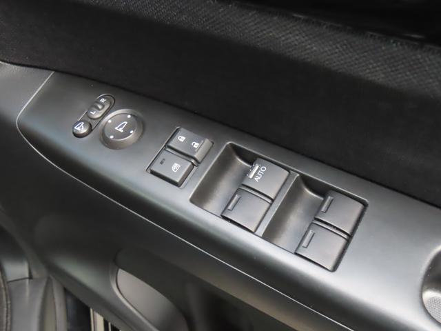 N-BOXカスタム G SS ブラックスタイルパッケージ バックカメラ オートライト Bluetooth 両側電動スライドドア ナビ プッシュスタート ETC オートエアコン 禁煙車 衝突被害軽減システム 横滑り防止機能 盗難防止システム 1年保証付(30枚目)