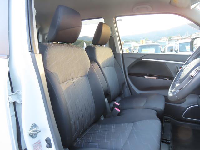 運転席側から見た車内の画像です!内装ルームクリーニング済みです。しっかり綺麗にしていますので、是非、お確かめください。納車時にはもう一度キレイにいたしますよ!