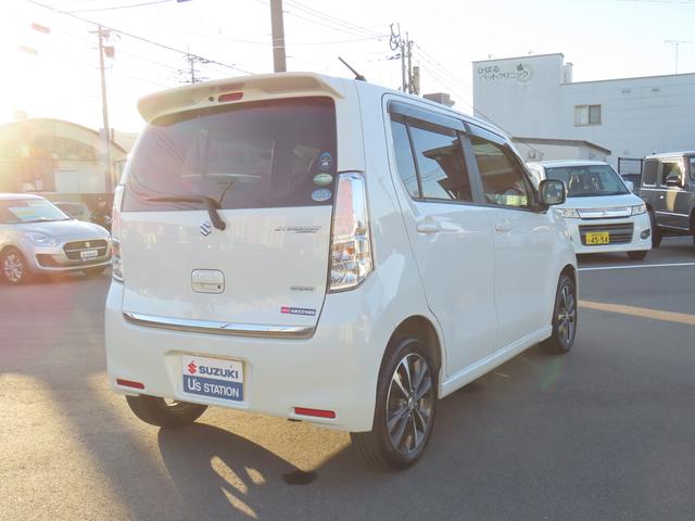 後席ドアはスモークガラスになってますので、プライバシー保護にもなります!! もちろん全面UVカットガラスになってますので日焼け対策もバッチリです☆