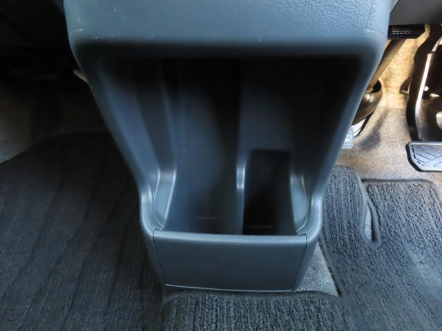 すぐ手に取りやすい位置にドリンクホルダーがあります!