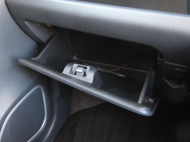 グローブボックスの画像です!車検証入れなどにお使いいただけます!