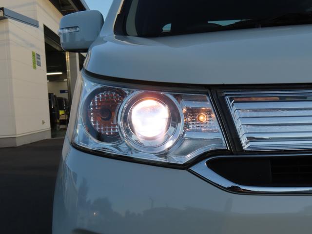 ディスチャージヘッドライト&フォグランプです!夜道を明るく照らしてくれますよ!