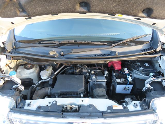 エンジンルームは入庫時に清掃済みです。エンジンルームが綺麗でですと、不具合等の発見もし易く、コンディションのチェックや維持の面でとってもプラスです。