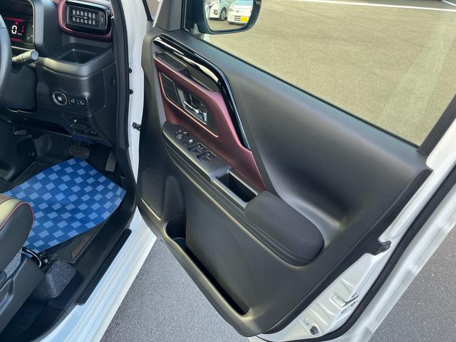 �^�]�ȃh�A�̓����ɂ����[�X�y�[�X������܂��I