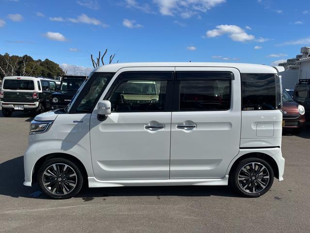 スペーシアカスタム カスタム　ＨＹＢＲＩＤ　ＸＳ　３型　全方位カメラ付きナビ　ＥＴＣ　両側電動スライドドア　衝突被害軽減ブレーキサポート　運転席シートヒーター　スリムサーキュレーター　ヘッドアップディスプレイ　ＬＥＤヘッドライト　アイドリングストップ（18枚目）