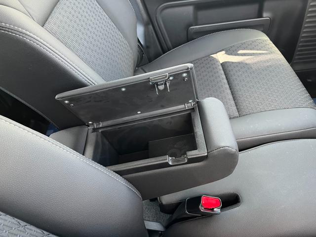 スペーシアカスタム カスタム　ＨＹＢＲＩＤ　ＸＳ　３型　全方位カメラ付きナビ　ＥＴＣ　両側電動スライドドア　衝突被害軽減ブレーキサポート　運転席シートヒーター　スリムサーキュレーター　ヘッドアップディスプレイ　ＬＥＤヘッドライト　アイドリングストップ（35枚目）