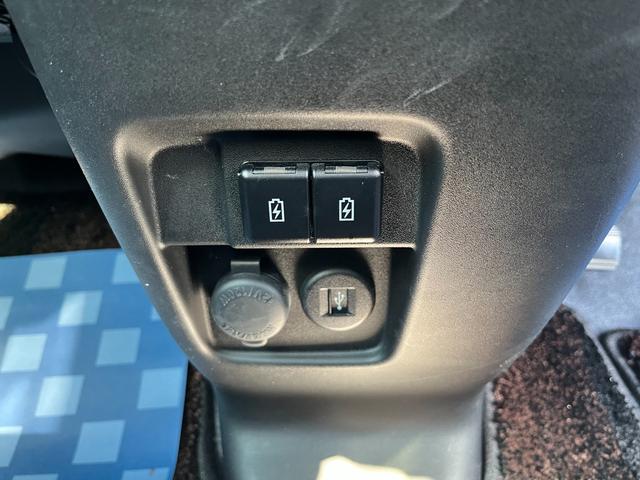 スペーシアカスタム カスタム　ＨＹＢＲＩＤ　ＸＳ　３型　全方位カメラ付きナビ　ＥＴＣ　両側電動スライドドア　衝突被害軽減ブレーキサポート　運転席シートヒーター　スリムサーキュレーター　ヘッドアップディスプレイ　ＬＥＤヘッドライト　アイドリングストップ（37枚目）