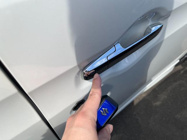 スペーシアカスタム カスタム　ＨＹＢＲＩＤ　ＸＳ　３型　全方位カメラ付きナビ　ＥＴＣ　両側電動スライドドア　衝突被害軽減ブレーキサポート　運転席シートヒーター　スリムサーキュレーター　ヘッドアップディスプレイ　ＬＥＤヘッドライト　アイドリングストップ（48枚目）