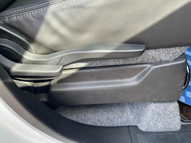 スペーシアカスタム カスタム　ＨＹＢＲＩＤ　ＸＳ　３型　全方位カメラ付きナビ　ＥＴＣ　両側電動スライドドア　衝突被害軽減ブレーキサポート　運転席シートヒーター　スリムサーキュレーター　ヘッドアップディスプレイ　ＬＥＤヘッドライト　アイドリングストップ（50枚目）