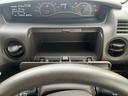 運転席側にも様々な収納スペースがありますよ!