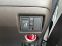 左側電動スライドドアです!運転席にいてもスイッチ一つで開け閉めが行えます!