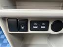 運転席シートヒーター付きです!スマートフォンなどの充電も出来ますよ!