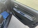 運転席ドアの内側にも収納スペースがあります！