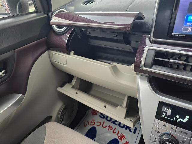 ����Ȃɂ̓O���[�u�a�n�w�̑��ɂ����[���t���Ă���܂��B�Ԍ��ؓ��̎��[�ɂ��g����������