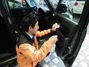 内装やシートも隅々まで出来る限りキレイに拭きあげてご納車致します!