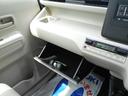 助手席にはグローブBOXの他にも収納が付いております。車検証等の収納にお使いください