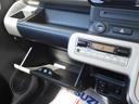 助手席にはグローブBOXの他にも収納が付いております。車検証等の収納にお使いください