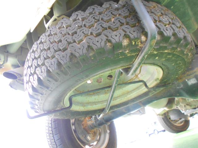 ハイゼットトラック スタンダード　４ＷＤ　４ＡＴ　マニュアルエアコン　パワーステアリング　ＡＭ・ＦＭラジオ　スペアタイヤ　両席エアバッグ　ハロゲンヘッドライト　ブランクキー２本（8枚目）