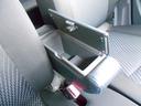 アームレストにも収納スペースがあります。