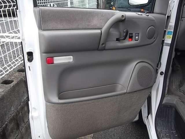 シボレーアストロ LT 4WD 8ナンバー DVDナビ 3列シート ETC(17枚目)