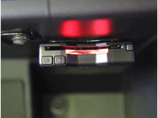 アバルト595 コンペティツィオーネ/走行16100km/ ディスプレイオーディオ/キーレス/革巻ステア/パドルシフト/ハーフレザー/HIDライト/Rソナー/レッドキャリパー/17AW/5AT(41枚目)