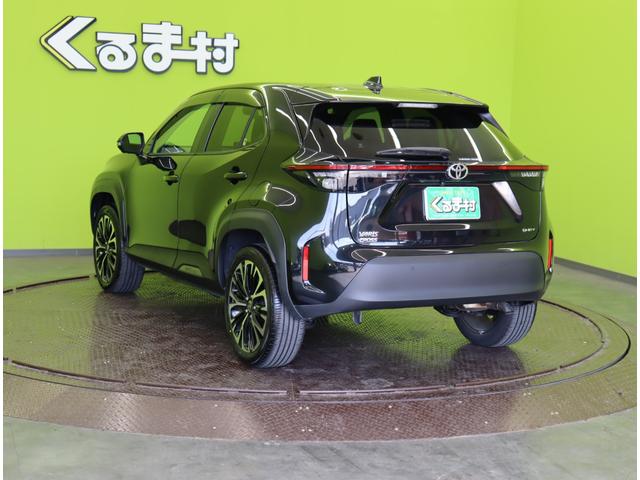 ヤリスクロス ハイブリッドＺ／パノラミックビュー／　Ｄオーディオ／パノラミックビュー／ハーフレザー／Ｐシートヒーター／クルコン／プリクラッシュ／ＢＳＭ／ＰＫＳＢ／革巻ステア／スマートキー／オートＬＥＤ／１８ＡＷ／ＣＶＴ（8枚目）