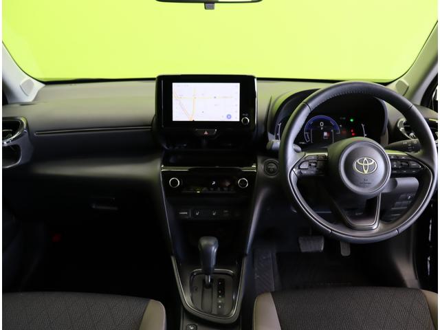 ヤリスクロス ハイブリッドＺ／パノラミックビュー／　Ｄオーディオ／パノラミックビュー／ハーフレザー／Ｐシートヒーター／クルコン／プリクラッシュ／ＢＳＭ／ＰＫＳＢ／革巻ステア／スマートキー／オートＬＥＤ／１８ＡＷ／ＣＶＴ（10枚目）