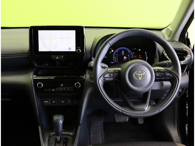 ヤリスクロス ハイブリッドＺ／パノラミックビュー／　Ｄオーディオ／パノラミックビュー／ハーフレザー／Ｐシートヒーター／クルコン／プリクラッシュ／ＢＳＭ／ＰＫＳＢ／革巻ステア／スマートキー／オートＬＥＤ／１８ＡＷ／ＣＶＴ（11枚目）