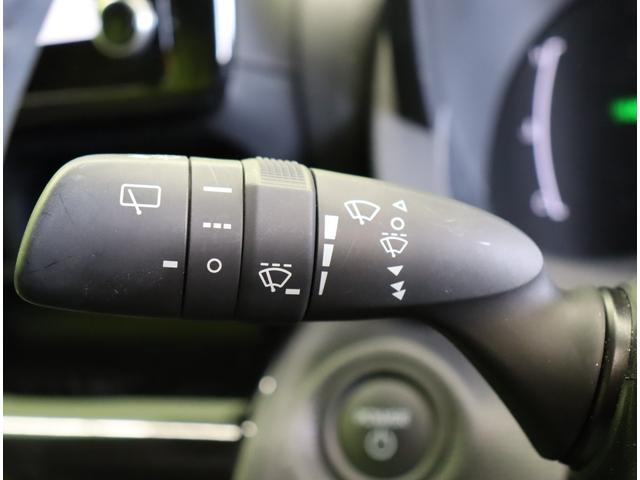 ヤリスクロス ハイブリッドＺ／パノラミックビュー／　Ｄオーディオ／パノラミックビュー／ハーフレザー／Ｐシートヒーター／クルコン／プリクラッシュ／ＢＳＭ／ＰＫＳＢ／革巻ステア／スマートキー／オートＬＥＤ／１８ＡＷ／ＣＶＴ（24枚目）