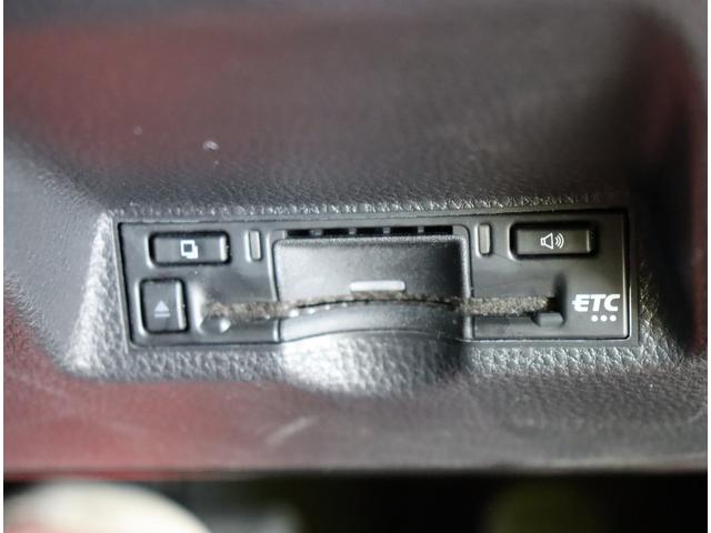 ヤリスクロス ハイブリッドＺ／パノラミックビュー／　Ｄオーディオ／パノラミックビュー／ハーフレザー／Ｐシートヒーター／クルコン／プリクラッシュ／ＢＳＭ／ＰＫＳＢ／革巻ステア／スマートキー／オートＬＥＤ／１８ＡＷ／ＣＶＴ（27枚目）