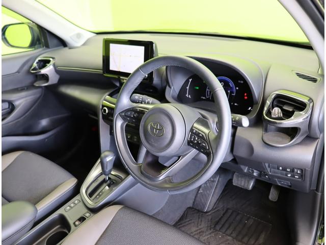 ヤリスクロス ハイブリッドＺ／パノラミックビュー／　Ｄオーディオ／パノラミックビュー／ハーフレザー／Ｐシートヒーター／クルコン／プリクラッシュ／ＢＳＭ／ＰＫＳＢ／革巻ステア／スマートキー／オートＬＥＤ／１８ＡＷ／ＣＶＴ（30枚目）