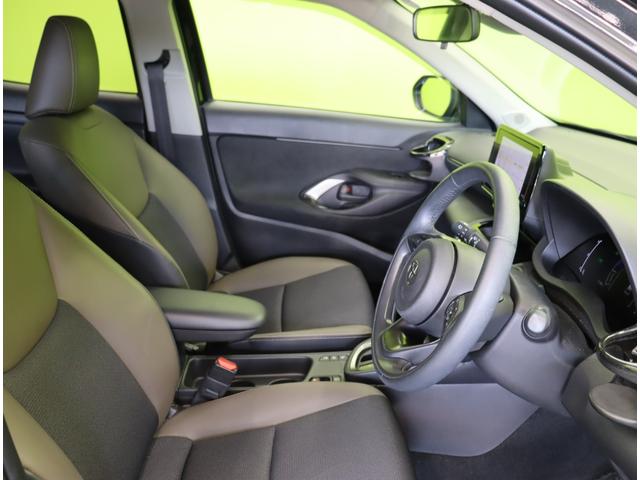 ヤリスクロス ハイブリッドＺ／パノラミックビュー／　Ｄオーディオ／パノラミックビュー／ハーフレザー／Ｐシートヒーター／クルコン／プリクラッシュ／ＢＳＭ／ＰＫＳＢ／革巻ステア／スマートキー／オートＬＥＤ／１８ＡＷ／ＣＶＴ（31枚目）