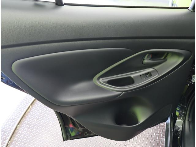 ヤリスクロス ハイブリッドＺ／パノラミックビュー／　Ｄオーディオ／パノラミックビュー／ハーフレザー／Ｐシートヒーター／クルコン／プリクラッシュ／ＢＳＭ／ＰＫＳＢ／革巻ステア／スマートキー／オートＬＥＤ／１８ＡＷ／ＣＶＴ（45枚目）