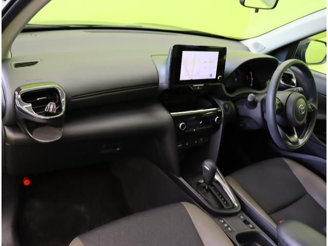 ヤリスクロス ハイブリッドＺ／パノラミックビュー／　Ｄオーディオ／パノラミックビュー／ハーフレザー／Ｐシートヒーター／クルコン／プリクラッシュ／ＢＳＭ／ＰＫＳＢ／革巻ステア／スマートキー／オートＬＥＤ／１８ＡＷ／ＣＶＴ（48枚目）