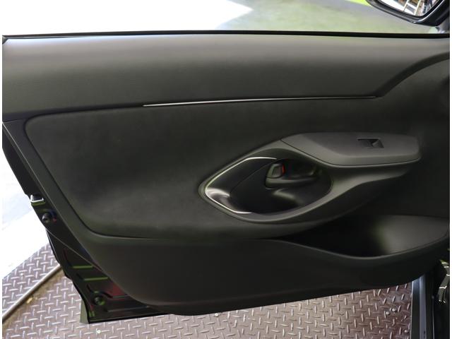 ヤリスクロス ハイブリッドＺ／パノラミックビュー／　Ｄオーディオ／パノラミックビュー／ハーフレザー／Ｐシートヒーター／クルコン／プリクラッシュ／ＢＳＭ／ＰＫＳＢ／革巻ステア／スマートキー／オートＬＥＤ／１８ＡＷ／ＣＶＴ（50枚目）