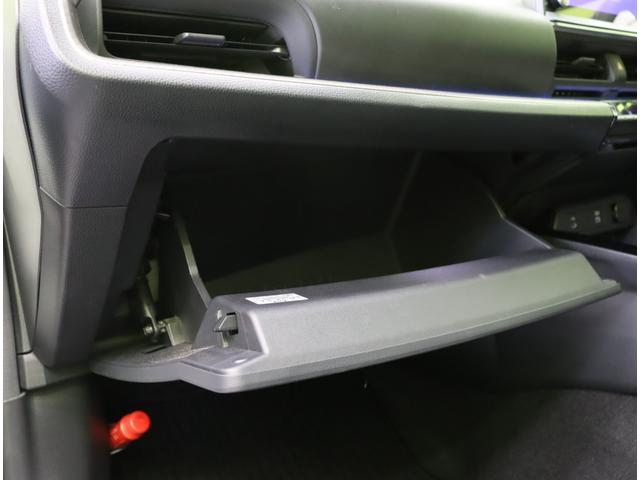 プリウス Z/走行11700km/セーフティセンス/19AW/ 12.3型Dオーデイオ/パノラミックビュー/黒合皮/Dインナーミラー/革巻ステア/スマートキー/セーフティセンス/BSM/ワイヤレス充電/Pバックドア/クリアランスソナー/LED/19AW/CVT(56枚目)