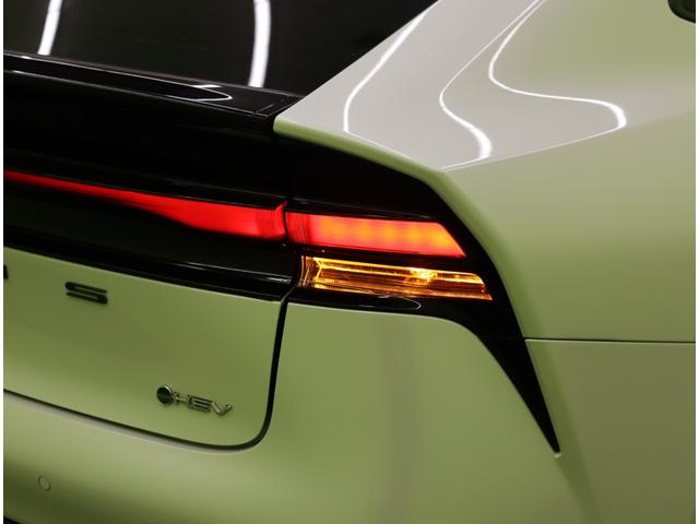 プリウス Z/走行11700km/セーフティセンス/19AW/ 12.3型Dオーデイオ/パノラミックビュー/黒合皮/Dインナーミラー/革巻ステア/スマートキー/セーフティセンス/BSM/ワイヤレス充電/Pバックドア/クリアランスソナー/LED/19AW/CVT(64枚目)