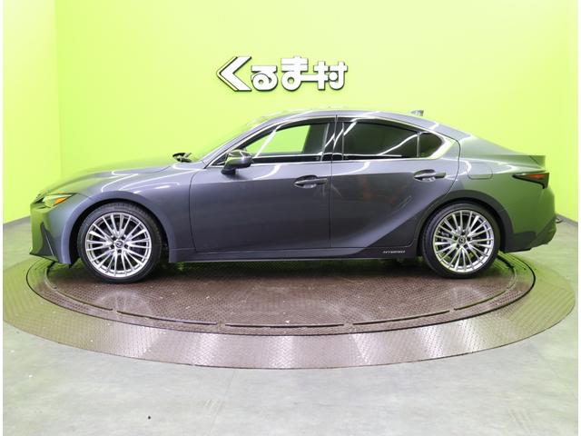 IS IS300h バージョンL/走行12100km/ 10.25型フルセグナビ/パノラミックビュー/赤革エアシート/レーダークルーズ/プリクラッシュ/BSM/PKSB/スマートキー/パドルシフト/ETC/ドラレコ/オートLED/19AW/CVT(9枚目)