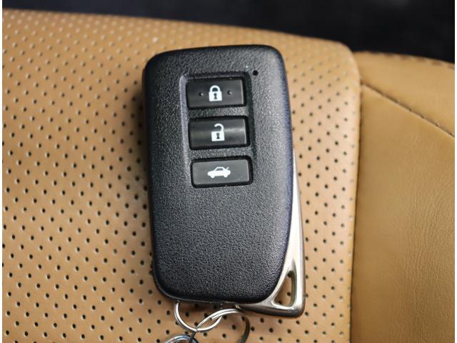 ＩＳ ＩＳ３００ｈ　バージョンＬ／ダウンサス／茶本革／　フルセグナビ／Ｂカメラ／茶革エアシート／レーダークルーズ／マークレビンソン／ＢＳＭ／パドルシフト／スマートキー／クリアランスソナー／オートＬＥＤ／ダウンサス／１７ＡＷ／ＣＶＴ（21枚目）