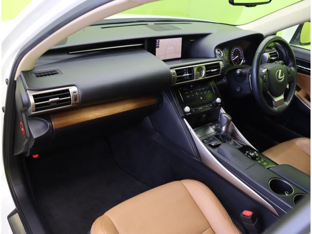 ＩＳ ＩＳ３００ｈ　バージョンＬ／ダウンサス／茶本革／　フルセグナビ／Ｂカメラ／茶革エアシート／レーダークルーズ／マークレビンソン／ＢＳＭ／パドルシフト／スマートキー／クリアランスソナー／オートＬＥＤ／ダウンサス／１７ＡＷ／ＣＶＴ（50枚目）