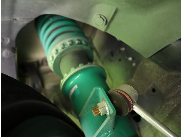 スイフトスポーツ ベースグレード／セーフティパッケージ装着車／／６速ＭＴ／　ディスプレイオーディオ／Ｂカメラ／スマートキー／デュアルセンサーブレーキ／アダプティブクルーズ／革巻ステア／ハイビームアシスト／ＬＥＤライト／ＴＥＩＮ車高調／ＲＡＹＳ１７ＡＷ／６速ＭＴ（52枚目）