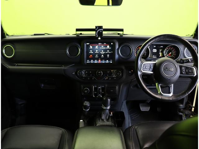 ジープ・ラングラーアンリミテッド サハラ／ワンオーナー／　フルセグナビ／Ｆ＆Ｂカメラ／黒革シート／アダプティブクルーズ／スマートキー／自動緊急ブレーキ／ブラインドスポット／オートＬＥＤ／ルーフラック／社外Ｆバンパー＆ステップ／１８ＡＷ／８ＡＴ（10枚目）