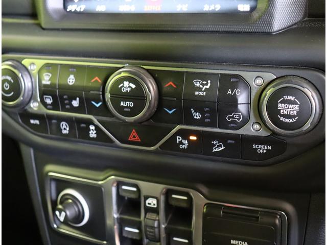 ジープ・ラングラーアンリミテッド サハラ／ワンオーナー／　フルセグナビ／Ｆ＆Ｂカメラ／黒革シート／アダプティブクルーズ／スマートキー／自動緊急ブレーキ／ブラインドスポット／オートＬＥＤ／ルーフラック／社外Ｆバンパー＆ステップ／１８ＡＷ／８ＡＴ（19枚目）