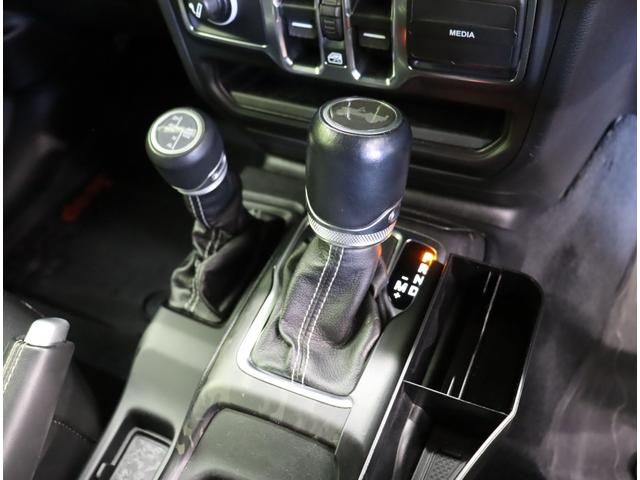 ジープ・ラングラーアンリミテッド サハラ／ワンオーナー／　フルセグナビ／Ｆ＆Ｂカメラ／黒革シート／アダプティブクルーズ／スマートキー／自動緊急ブレーキ／ブラインドスポット／オートＬＥＤ／ルーフラック／社外Ｆバンパー＆ステップ／１８ＡＷ／８ＡＴ（20枚目）